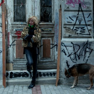 Για τη Θεοδώρα Τζήμου, μόνο μέσω της απώλειας ζωντανεύει η ίδια η ύπαρξη