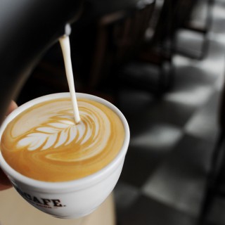 Ταξίδι στον κόσμο του καφέ στα νέα FLOCAFE Espresso Room