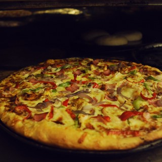 Back to 80’s. Η γουστόζικη πίτσα των Άνω Πετραλώνων λέγεται Metropolis