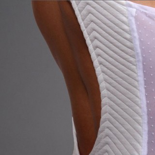 Η Royal Rag έχει το πιο αναπάντεχο και σέξι μαγιό που έχετε δει