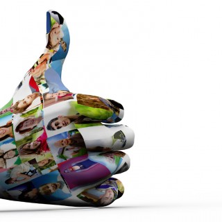 Τουλάχιστον τα social media έχουν κάνει και κάτι καλό με όλες αυτές τις διαφημίσεις…