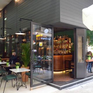 Το νέο στέκι στο Σύνταγμα λέγεται Barreldier