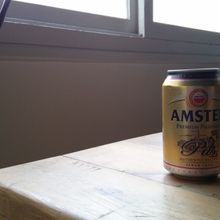 Μια Amstel Pils στην Popaganda