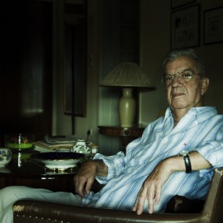 Δολοφονήθηκε ο συγγραφέας Μένης Κουμανταρέας