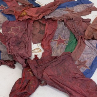 Ξεχνώντας την Κοκκινοσκουφίτσα κοιτάς μόνο το Λύκο