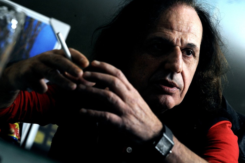 ΤΡΑΓΟΥΔΙΣΤΗΣ ΜΟΥΣΙΚΟΣ ΒΑΣΙΛΗΣ ΠΑΠΑΚΩΝΣΤΑΝΤΙΝΟΥ