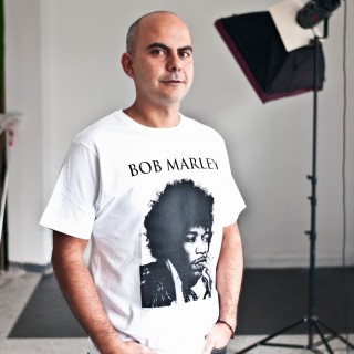 Ο Αριστοτέλης Δελούδης εκσυγχρονίζει την παράδοση στο αντρικό ρούχο