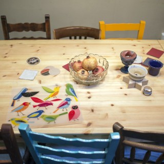 «Πώς είναι η γιαγιά που θα σου φτιάξει κάτι με ό,τι βρει στην κουζίνα; Ε, έτσι μαγειρεύουμε κι εμείς εδώ»