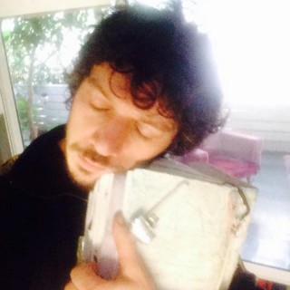 Το Black Book of Blackness φέρνει γούρι στο Γιώργο Νανούρη