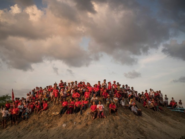 Η Όλγα Στεφάτου έχει φωτογραφίσει βόες στην Μιανμάρ και τη σιγή πριν την καταιγίδα του πολέμου στη Συρία