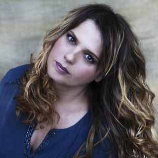 Η Ελένη Τσαλιγοπούλου ίσως να είναι η μοναδική λαϊκή τραγουδίστρια που δεν τραγούδησε νέα λαϊκά τραγούδια