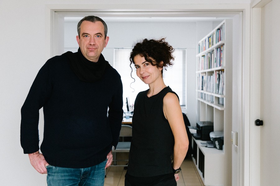 Architects Panos Dragonas and Barbara Christopoulou / Ïé áñ÷éôåêôïíåò ÐÜíïò Äñáãþíáò êáé ÂáñâÜñá ×ñéóôïðïýëïõ