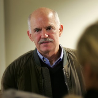 Οι υποψήφιοι και οι υποστηρικτές του κόμματος Παπανδρέου