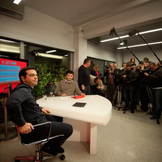 «Θα συνεχίσετε να απαντάτε μέσω twitter σε πολίτες και εφόσον εκλεγείτε πρωθυπουργός;»