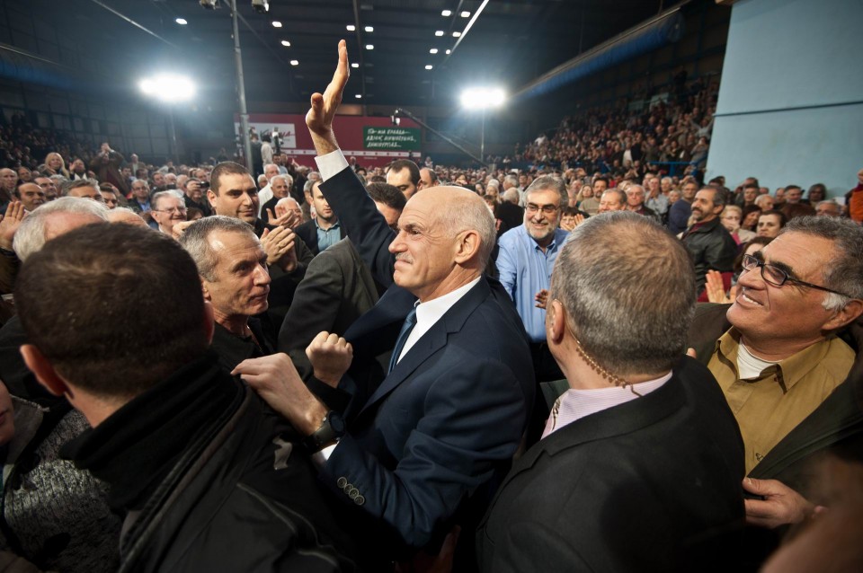 Ομιλία του Γιώργου Παπανδρέου στο γήπεδο του Πανελλήνιου γυμναστικού συλλόγου. Αγγελος Χριστοφιλόπουλος / Fosphotos