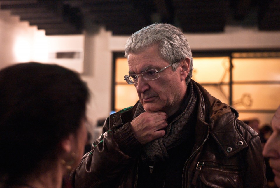 Οικοδεσπότης ακόμη μια φορά ο Ρήγας Αξελός και αγχωμένος για την καθυστερηση των προσελεύσεων