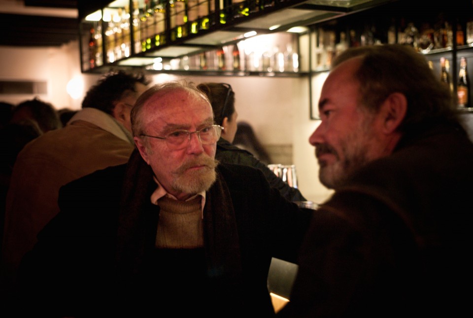 Ντίνος Καρύδης και Τζο Καρατζογιάννης, βιδωμένοι στην μπάρα.