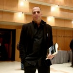 Liberation: Ο Γ. Βαρουφάκης συμπεριφέρεται στους συναδέλφους του στις Βρυξέλλες με περιφρόνηση