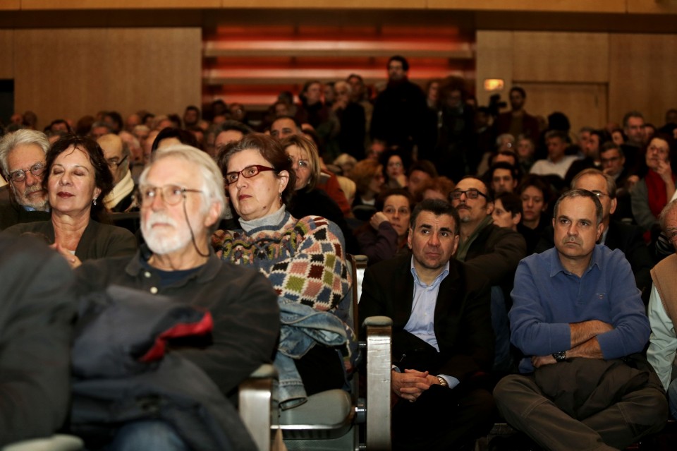 Γεμάτο το Μέγαρο μέσα.