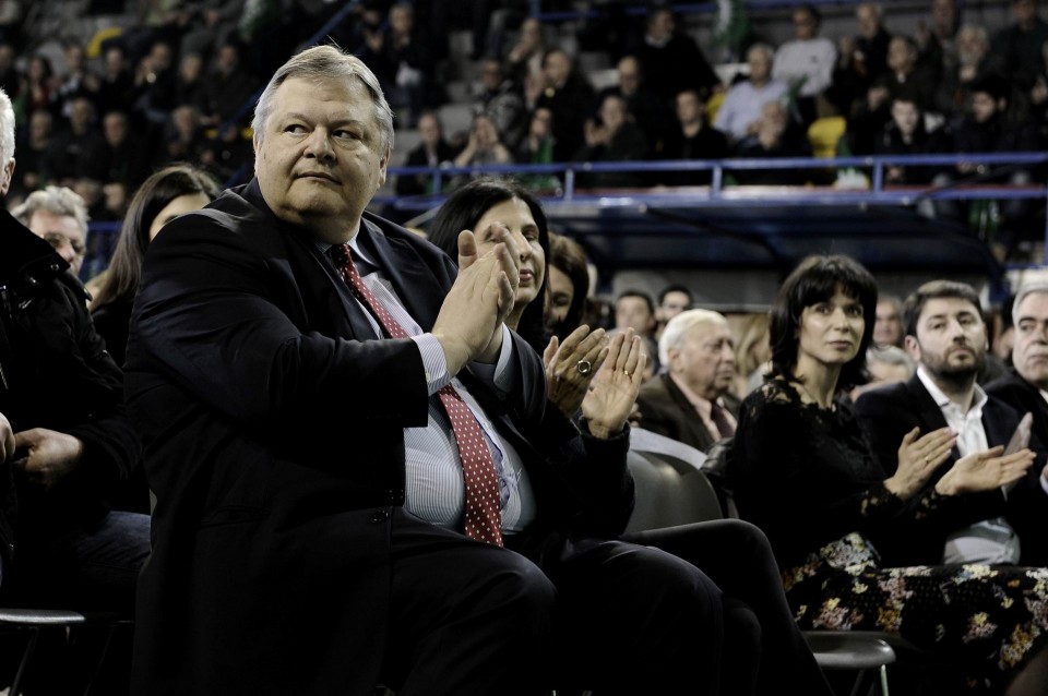 Ομιλία του Ευάγγελου Βενιζέλου στο γήπεδο Σπόρτινγκ. Αγγελική Κορωναίου / Fosphotos