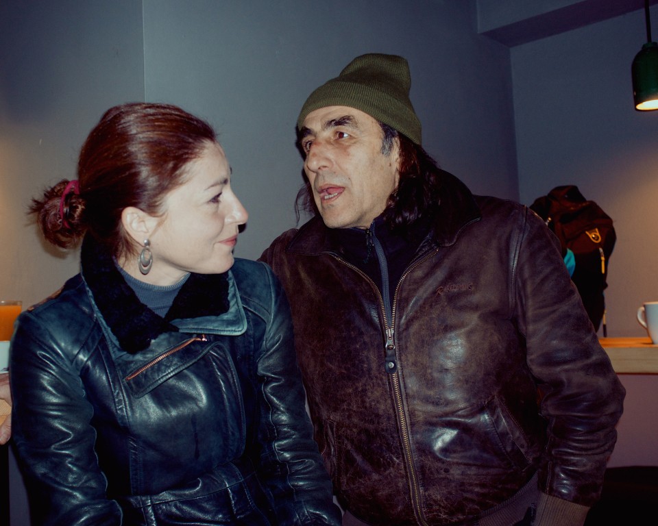 Όχι, δεν θα τη δαγκώσει στο λαιμό...