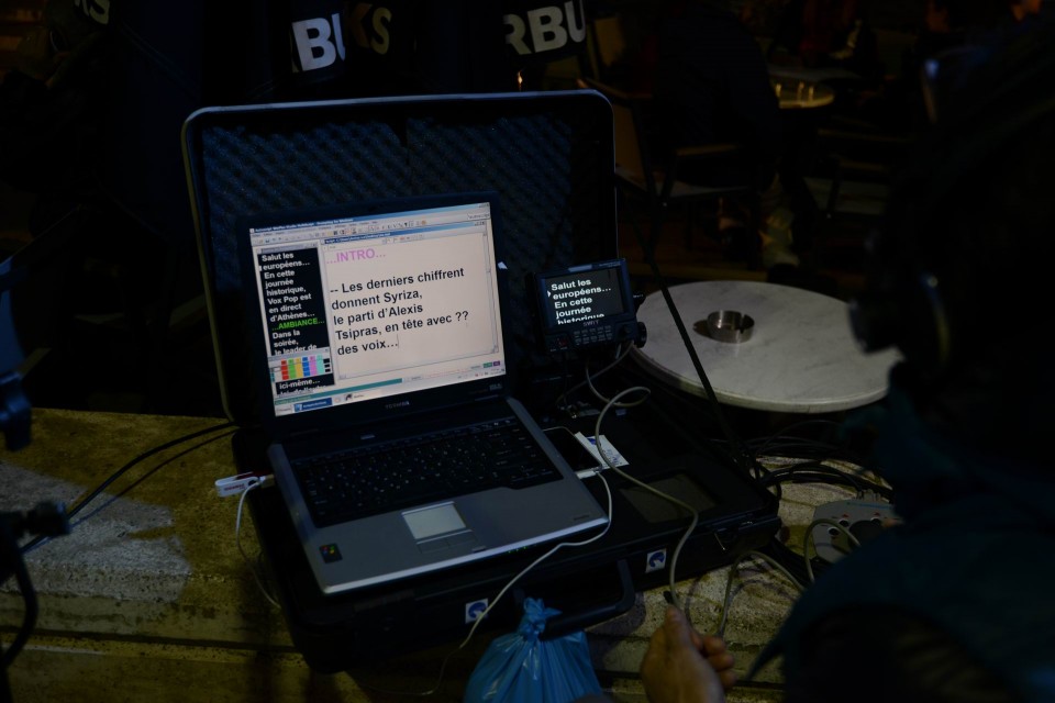 Στυγμιότυπο στο εκλογικό κέντρο του ΣΥΡΙΖΑ στην πλατεία Κλαυθμώνος. φωτό: Αγγελος Χριστοφιλόπουλος