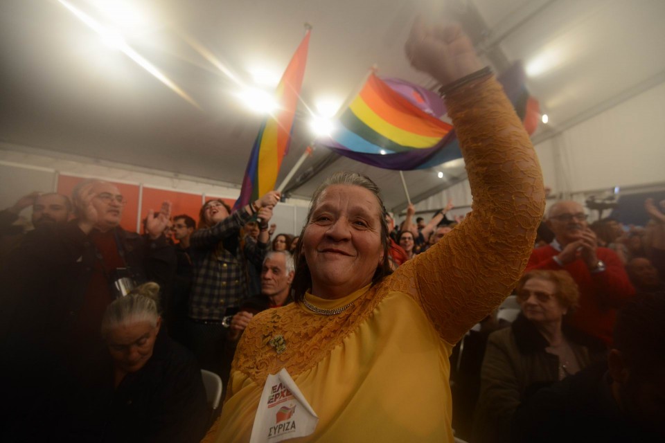 Ο Αλέξης Τσίπρας επισκέπτεται, μετά τα πρώτα αποτελέσματα των εκλογών, την πλατεία Κλαυθμώνος και τα Προπύλαια. Ο κόσμος πανηγυρίζει για τον καινούριο, αριστερό πρωθυπουργό, Αθήνα, Ιανουάριος 2015. φώτο: Άγγελος Χριστοφιλόπουλος