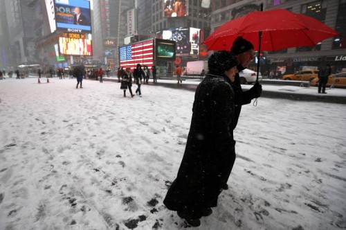 Η χιονοθύελλα Τζούνο παρέλυσε τη Νέα Υόρκη