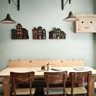 Αυτό το καφέ στη Θεσσαλονίκη σε μαθαίνει να φτιάχνεις κοσμήματα