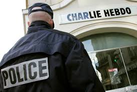 Παραδόθηκε ένας από τους δράστες της χθεσινής δολοφονικής επίθεσης στο Charlie Hebdo
