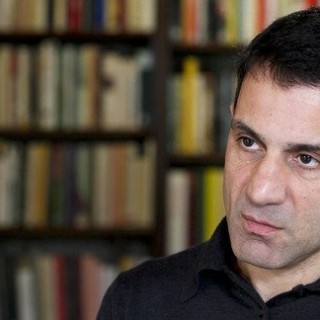 O Λαπαβίτσας τραγουδάει τον ύμνο του ΕΑΜ (βίντεο)