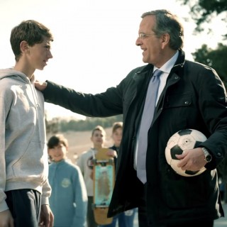 «Γλεντώντας» τον Πρωθυπουργό στα social media