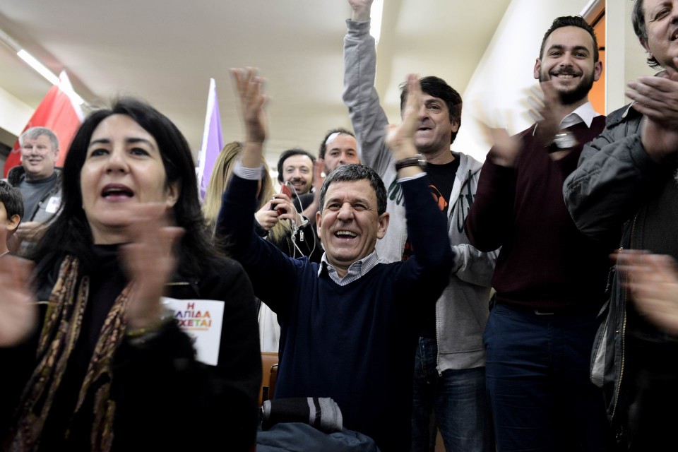 Πανηγυρισμοί των υποστηρικτών του ΣΥΡΙΖΑ στη Θεσσαλονίκη. φωτό: Γιάννης Παπανίκος