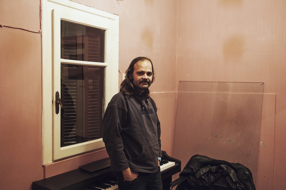 Ο Σταύρος Καλογερόπουλος ξεκίνησε να διδάσκει εθελοντικά θεωρία της μουσικής από το φθινώπορο του 2014