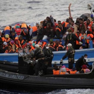 Νεκρούς θεωρούν οι ιταλικές αρχές 300 πρόσφυγες από τη δυτική Αφρική