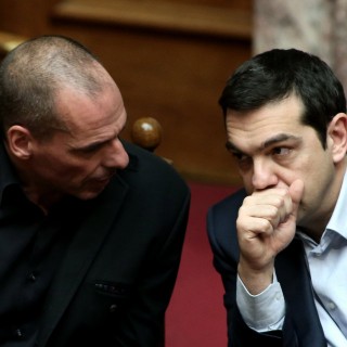 «Γκουρού απατεώνας» αποκαλείται ο Βαρουφάκης σε ξένο μέσο