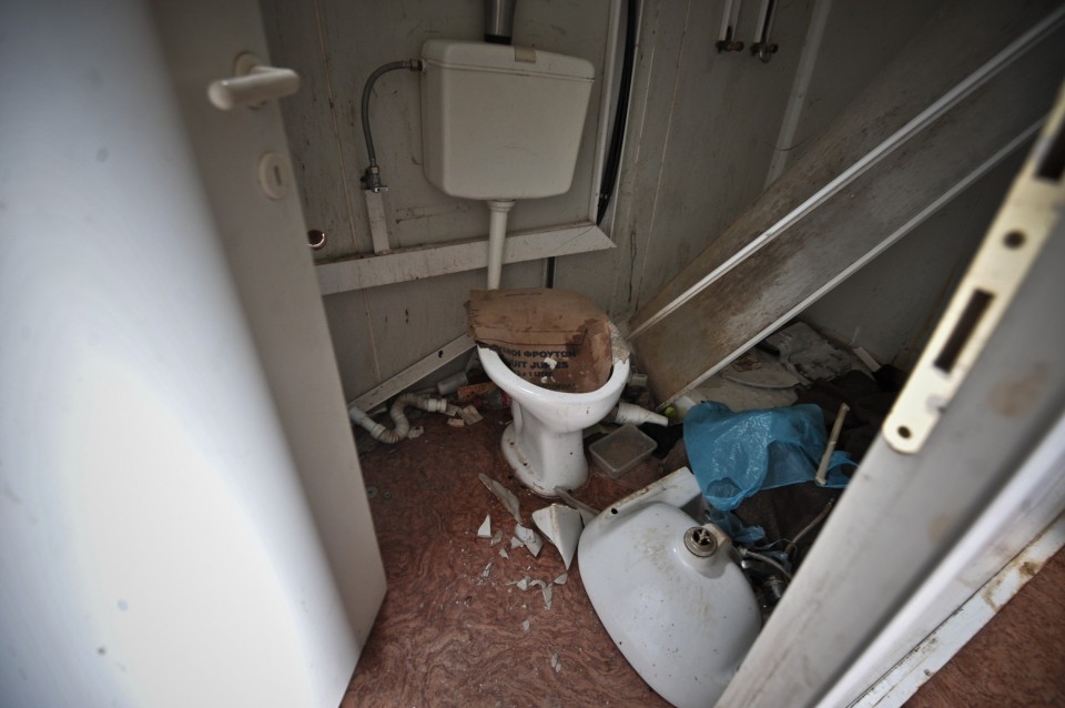 αμυγδαλέζα; ελλάδα; ευρωπη; κέντρο κράτησης; κοινωνία; μετανάστες; μεταναστευτικό; φυλακή