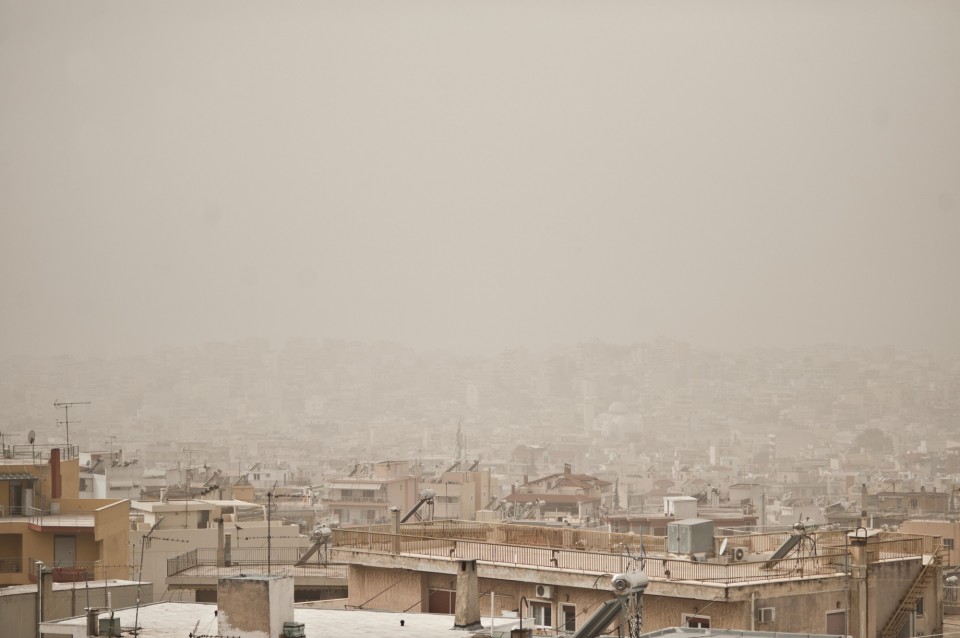 Aποπνικτική, ατμόσφαιρα , περιορισμένη ορατότητα,  αφρικανική σκόνη, Αθήνα