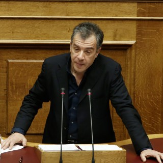 Θεοδωράκης: «Η αγωνία του κόσμου πρέπει να τελειώσει, μαζί και ο διχασμός.