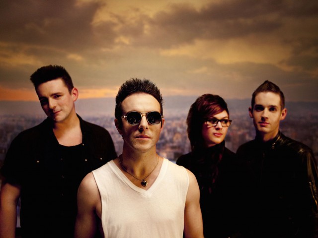 Ο frontman των Glasvegas θέλει να πιει τσάι με τον Vangelis