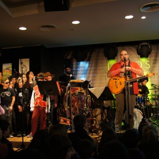 O Αλκιβιάδης Κωνσταντόπουλος σε μια τρελή τρελή Aλφαβήτα