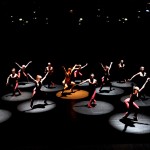 Κλείνει τις πόρτες της απόψε η «Οικία Alba» στο Σύγχρονο Θέατρο.