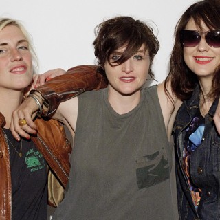 Το riot grrrl κίνημα είναι εδώ, ενωμένο δυνατό.