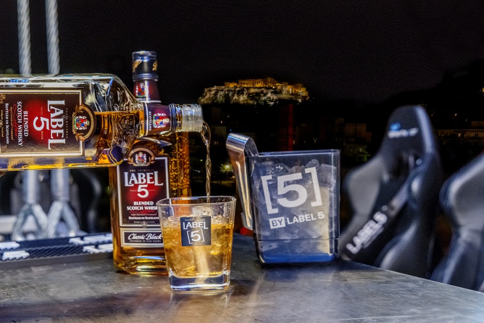 LABEL 5 POURING WITH ACROPOLIS @ THE BACKGROUND