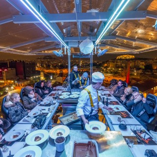 Υπάρχει κάτι πιο συναρπαστικό από ένα δείπνο 50 μέτρα πάνω από το έδαφος;