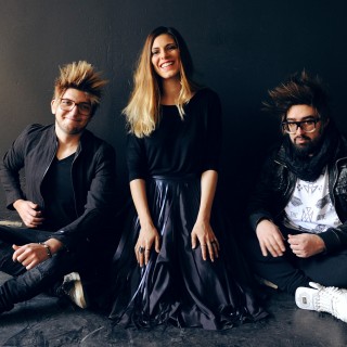 Angelika Dusk και Playmen στον Σταυρό του Νότου Plus