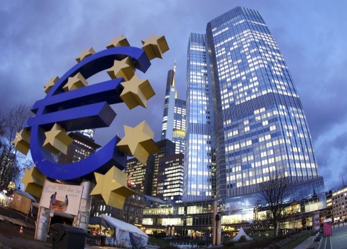 Η ΕΚΤ σταματά να δέχεται ως ενέχυρο τα ελληνικά ομόλογα