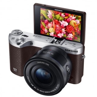 Γιατί χάρη στη Samsung θα αγοράσετε και πάλι φωτογραφική μηχανή (αλλά από τον Μάρτιο)