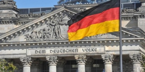 Οργή στην Γερμανία με το δημοψήφισμα Βαρουφάκη