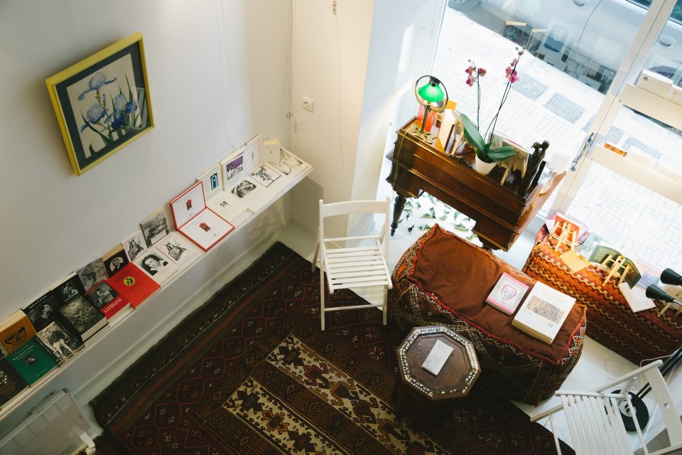 Koukoutsi bookshop in Athens / Ôï âéâëéïðùëåßï "Ôï Êïõêïýôóé" óôçí ÁèÞíá